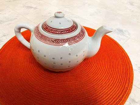 Porcelánová vianočná konvica na čaj, 