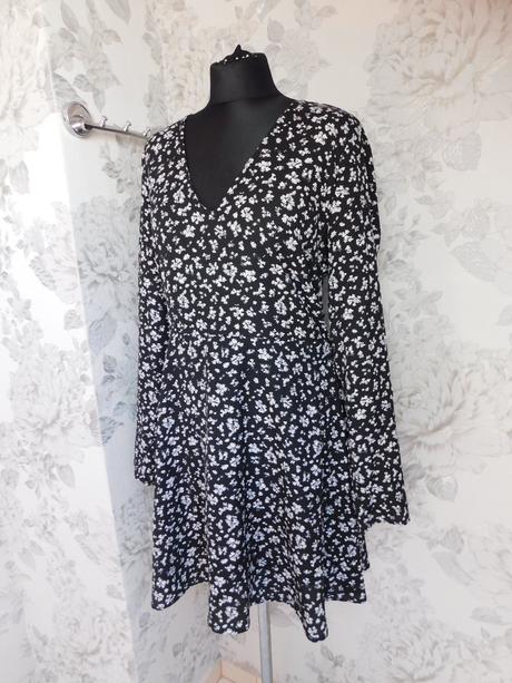 Velmi pekne šaty, gina,38