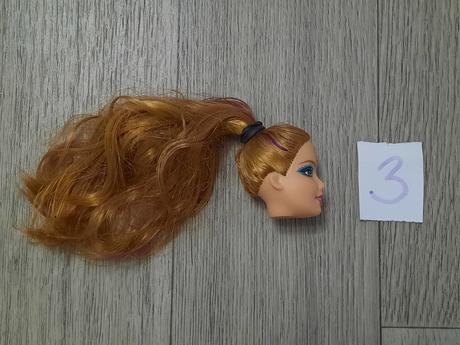 Hlavy barbie bez tela,