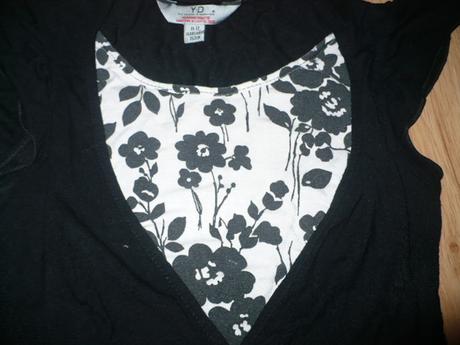 Tričko čierne s kvietočkami, 146