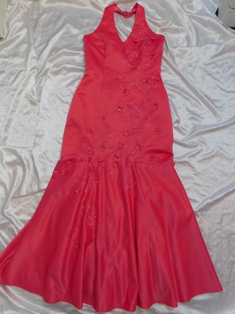 Velmi pekne kvalitne slavnostne saty, 38