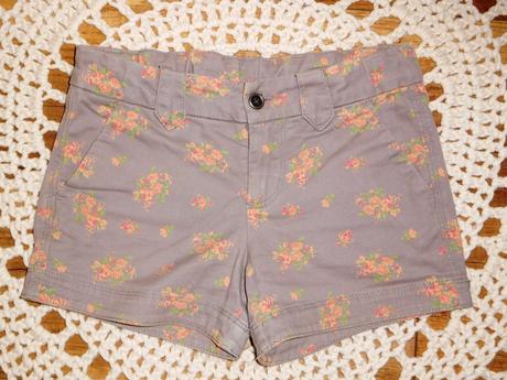 Prekrásne kvalitné šortky-kraťasky super stav 134, benetton,134