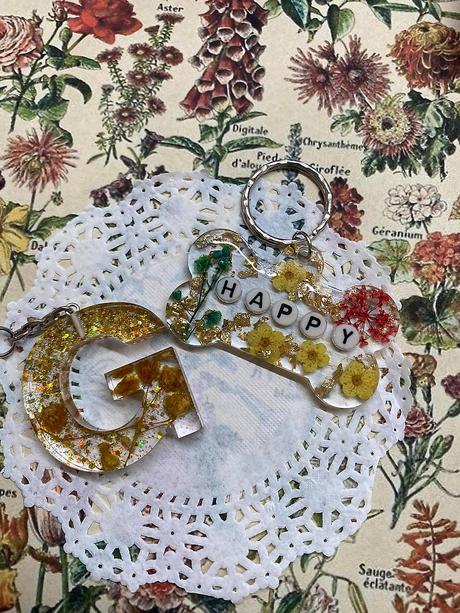 Kľúčenka s príveskom zo živice, 