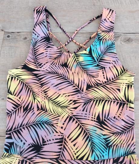 Šaty s farebnými pierkami, c&a,s