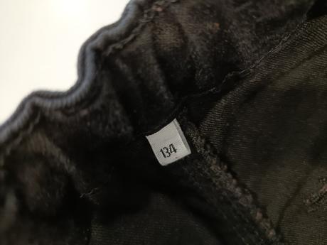 Čierne slim rifle s nastaviteľným pásom, c&a,134