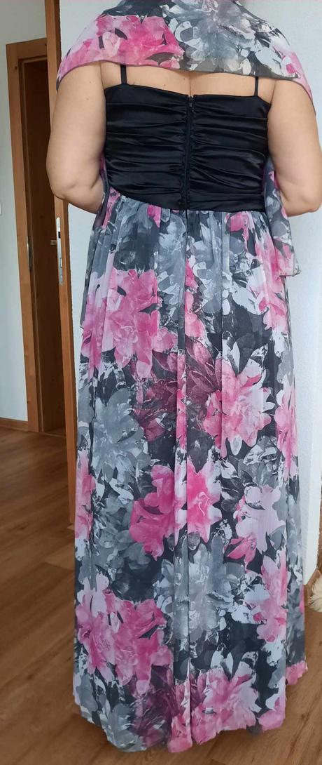 Dlhé spoločenské šaty, 42