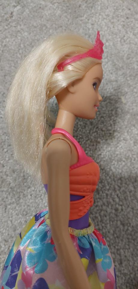 Barbie víla s krídlami a nahradným oblečením, 