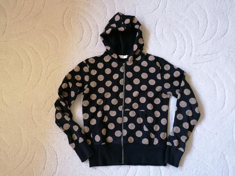 Bodkovana mikina, 158