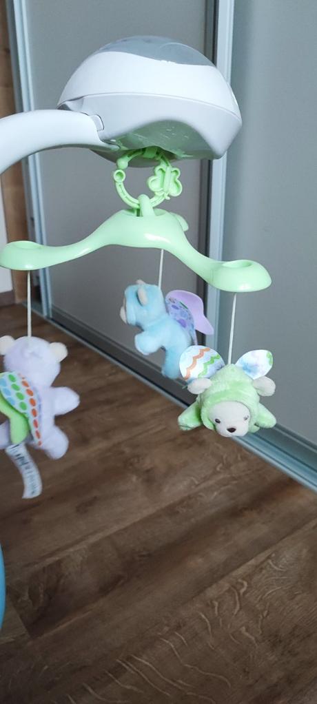 Kolotoč nad postieľku fisher price,