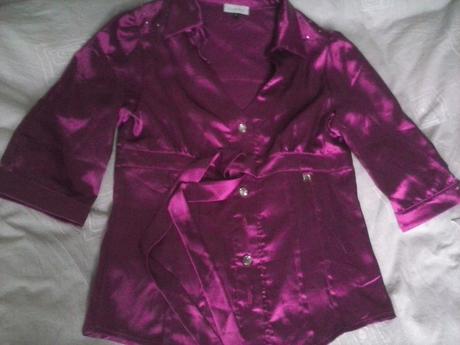 Saténová bluzka, l