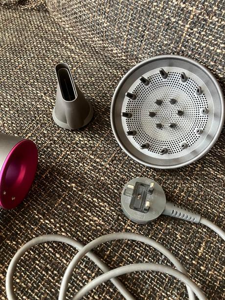 Dyson klasický fén supersonic,