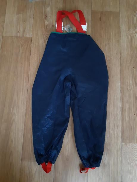Nohavice do dažďa, 110