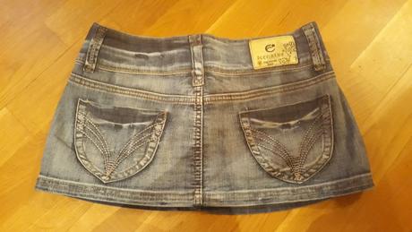 Mini sukňa, 28