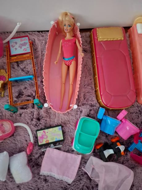 Nábytok a príslušenstvo pre barbie, 