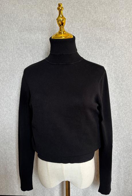 Klasický čierny rolák, s