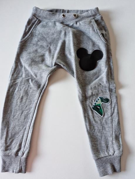 Pískacie tepláky, 104