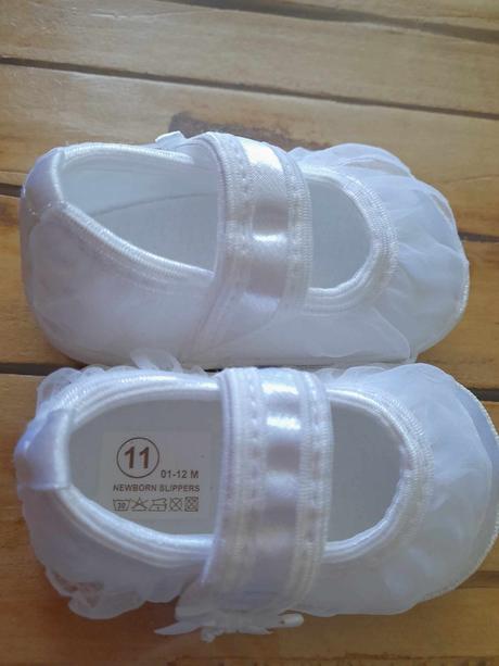 Saténové capačky (3-6m) nové, 19