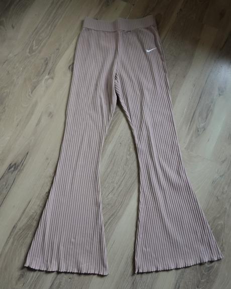 Mäkké vrúbkované nohavice nike, nike,s