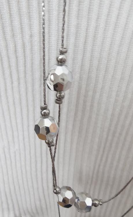 Retiazka s kamienkami, 