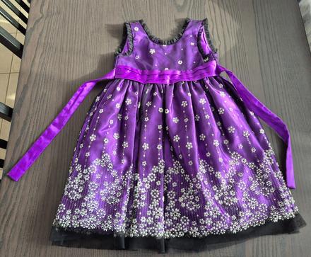 Slávnostné šaty, 110