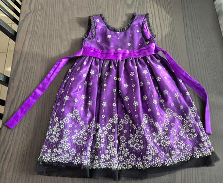 Slávnostné šaty, 110