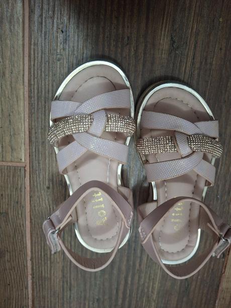 Dievčenské sandálky, 24