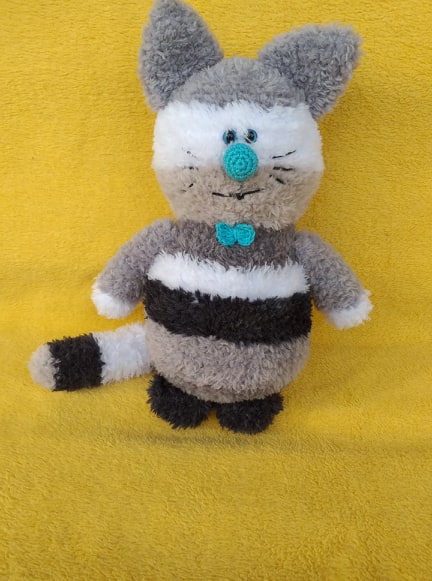 Nová háčkovaná mačka -sivá, 