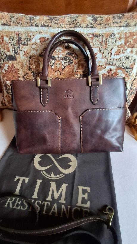 Hnedá kabelka time resistance, 