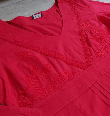 Červená vyšívaná blúzka, f&f,40