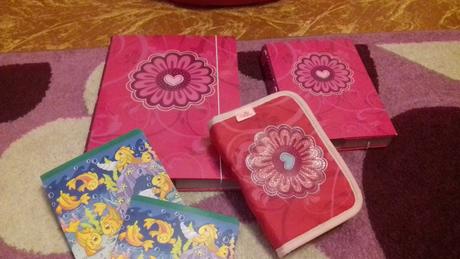 Školská taška, peračník, dosky a zošity, 