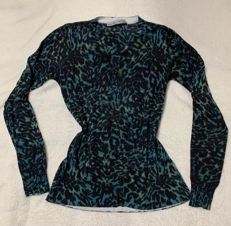 Svetrík so zvieracím vzorom petrolejovej farby, m