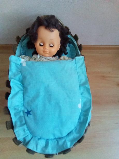 Retro-drevená kolíska s bábikou, 