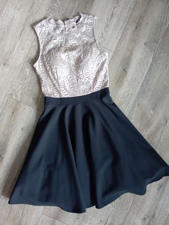 Púdrovo čierne šaty s bohatou sukňou, orsay,s