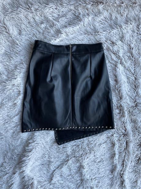 Kozenkova sukňa s cvokmi, 36