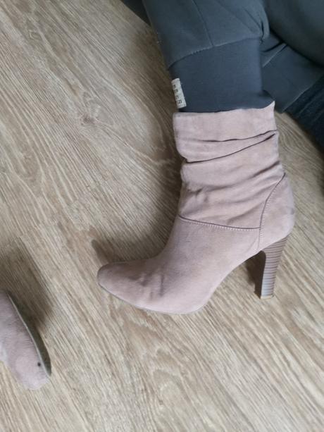 Kotnikove čižmy, graceland,38