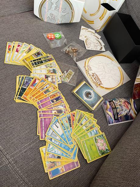 Pokémon elite trainer box 50 kartičiek + obsah,