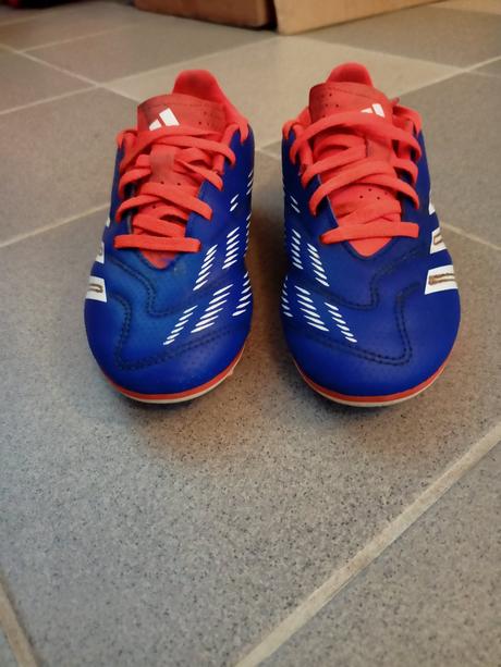 Kopačky zn. predator, veľ. 33, 33