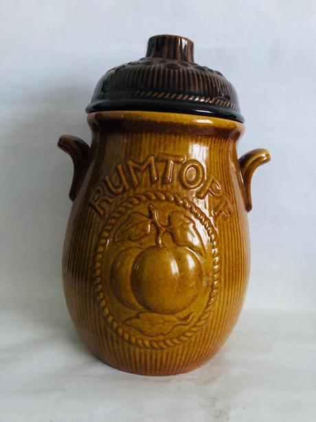 Rumtopf nadoba s ovocim,