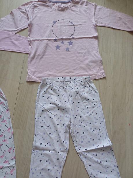 2x pyžamo, lupilu,116