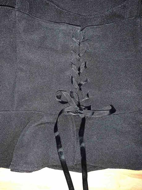 Top s viazačkou vzadu, s