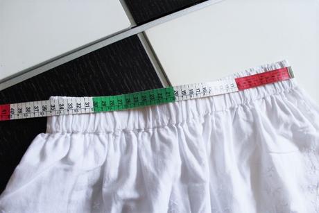 Sukienka s dierkovaním a vreckami na bokoch, h&m,36