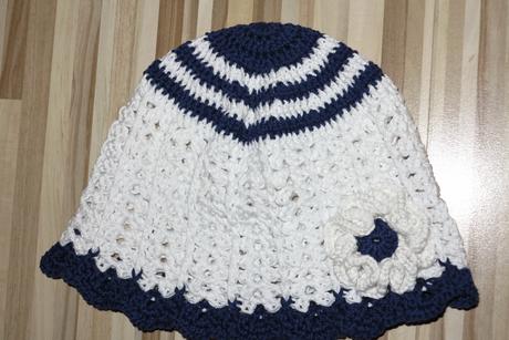 Háčkovaný klobúčik 122-128 s 3d kvetom, 122