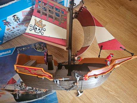 Playmobil pirátska loď, 