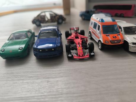 Väčšie autíčká, 10ks,cena 20e spolu alebo 2.50ks,