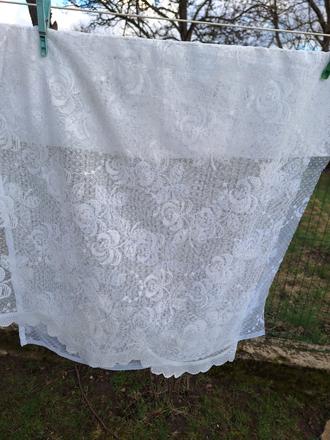 Málá záclonka s vlnovkami, 