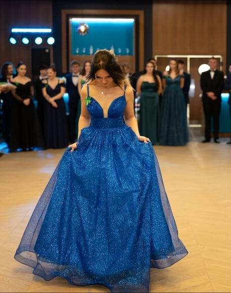 Šaty na stužkovú, s