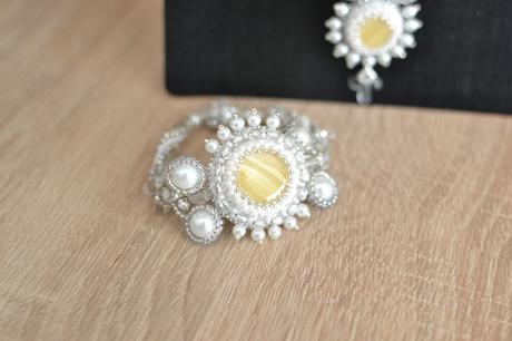 Biela šujtášová sada šperkov, 