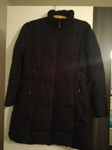 Čierna dlhšia bunda, 46