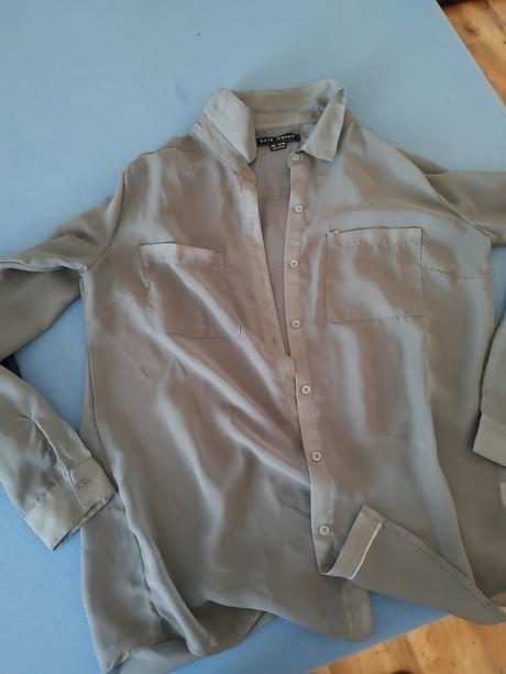 Šedá bluzka, gate,m