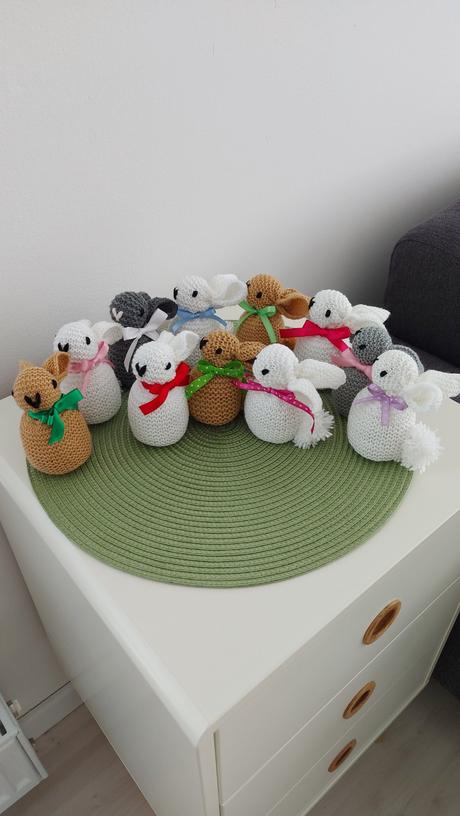 Veľkonočný štrikovaný zajačik,